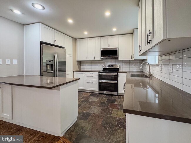 Building Photo - 3906 Valley Ridge Dr