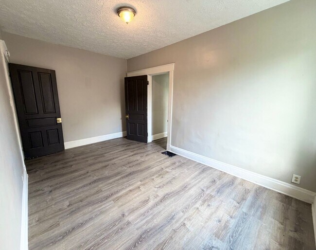 Building Photo - 3055 Mathers St