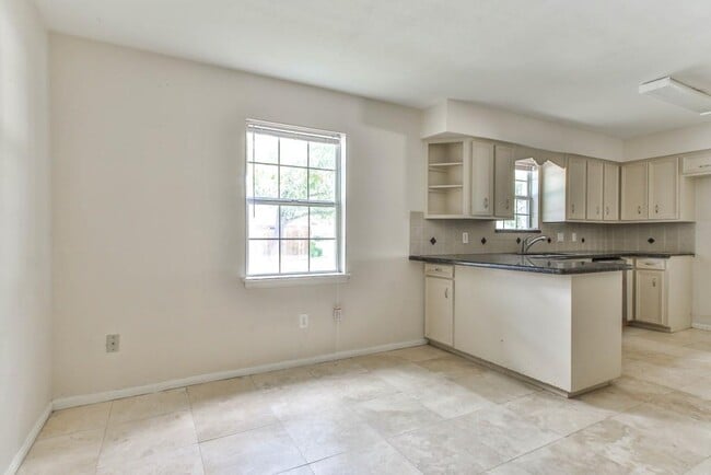 Building Photo - 3839 Sun Valley Dr
