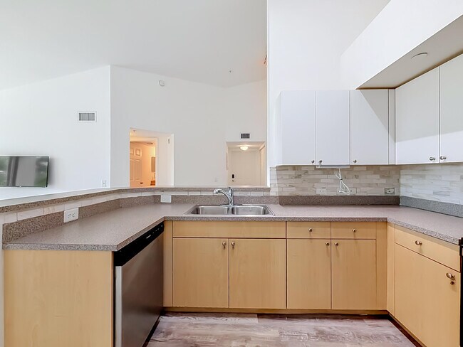 Building Photo - 1119 Villa Cir
