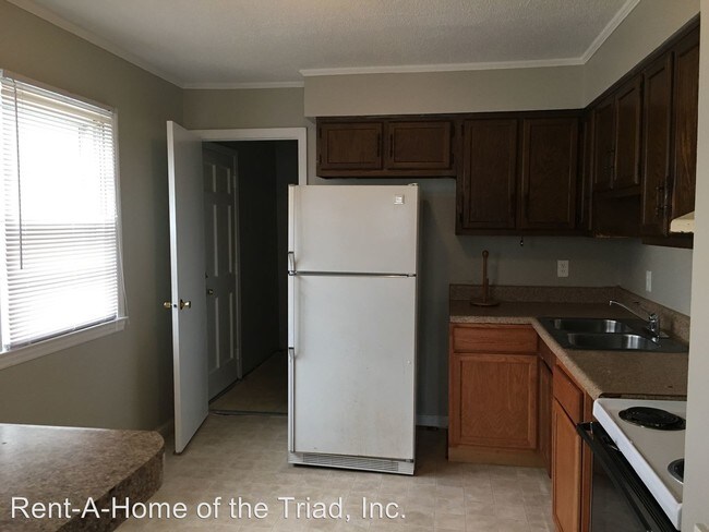 Building Photo - 3 br, 1 bath House - 1316 W. Meadowview