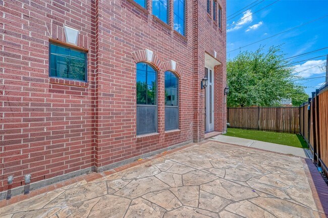 Building Photo - 1739 Oakdale St
