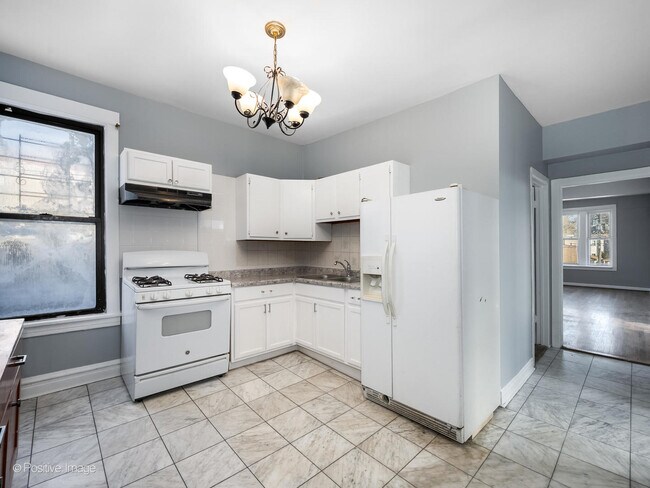 Building Photo - 4024 N Kedzie Ave