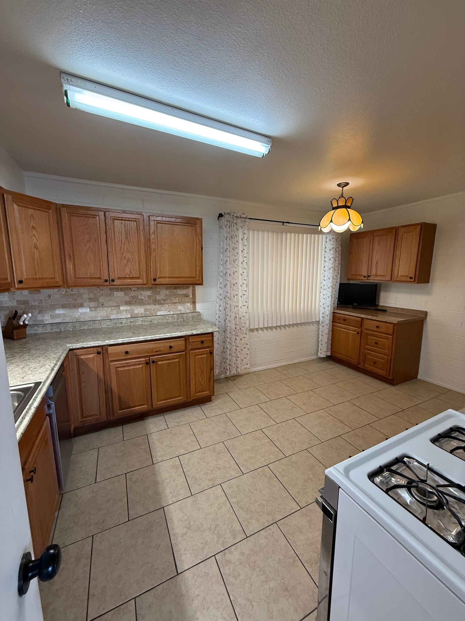 Building Photo - 10607 W El Rancho Dr