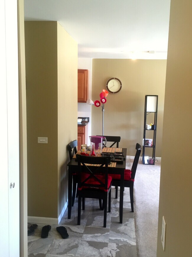 Building Photo - 5445 N Sheridan Rd