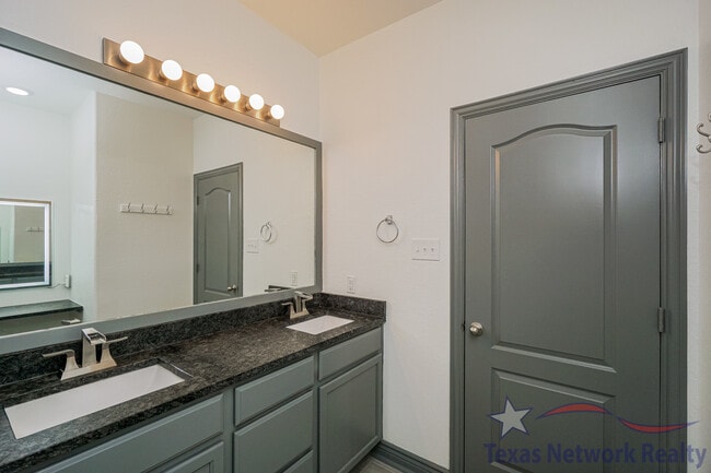 Building Photo - 7611 Presidio Haven