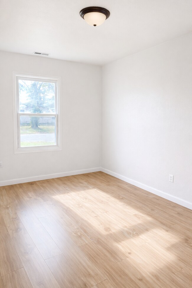 Building Photo - LIMITED TIME**1/2 OFF DEPOSIT**