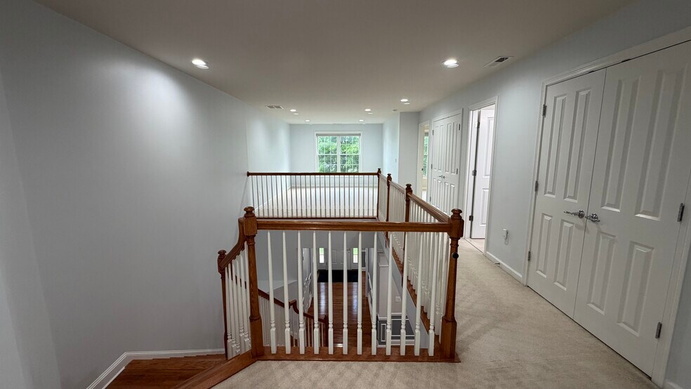 Building Photo - 281 Sterling Dr
