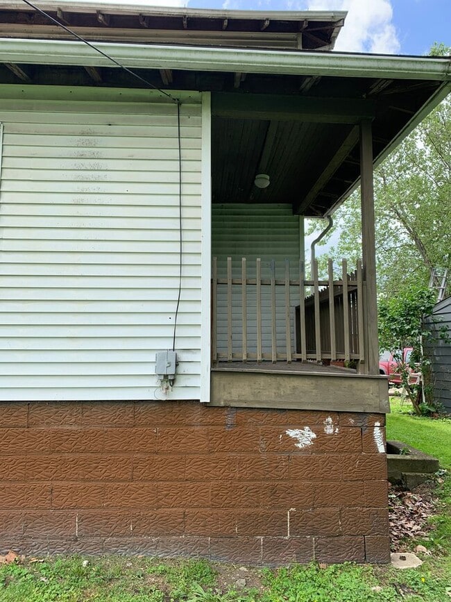 Building Photo - Two Bedroom Duplex