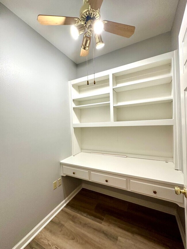 Building Photo - 11821 Thornberry Ln