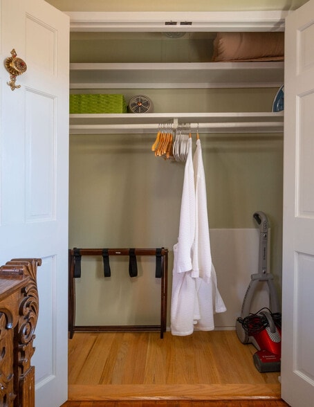 Building Photo - 325 Sena St