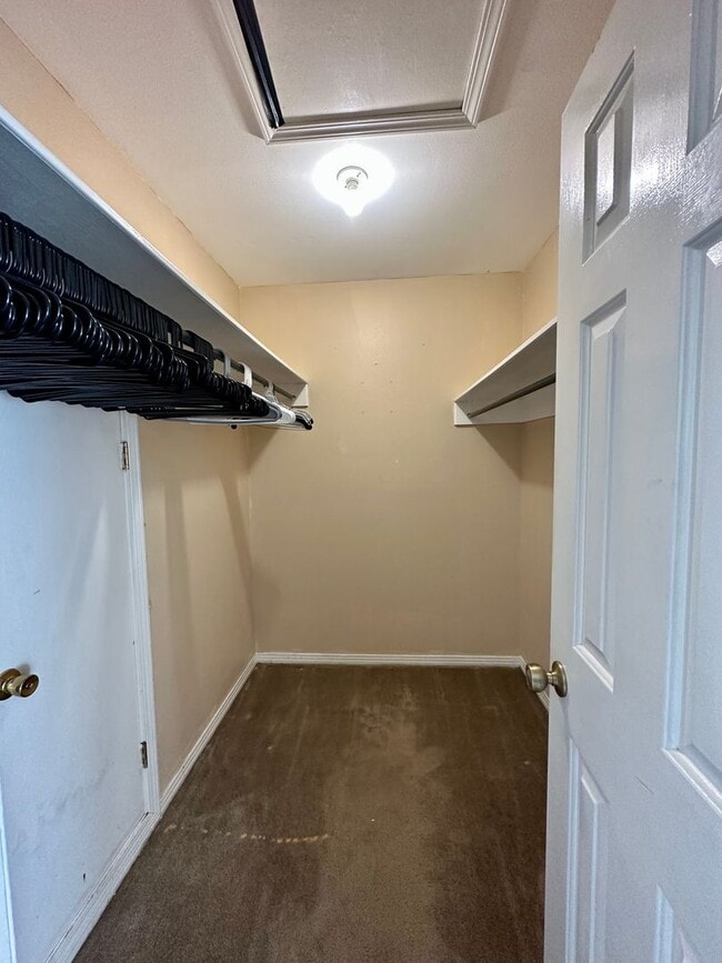 Building Photo - Townhome in SE Pensacola Scenic Hwy locate...