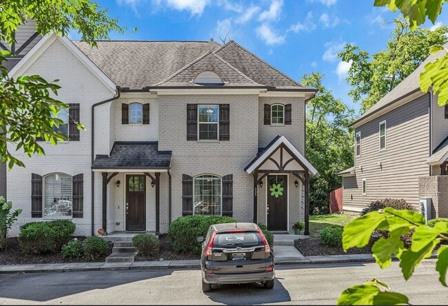 Primary Photo - 3 Bedroom 3.5 Bath Spacious Townhome