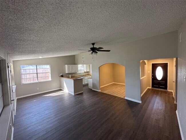 Building Photo - 15935 Kenbrook Dr