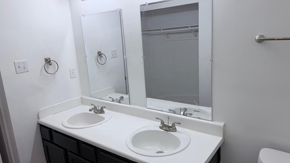 Building Photo - 4037 Hearthstone Dr