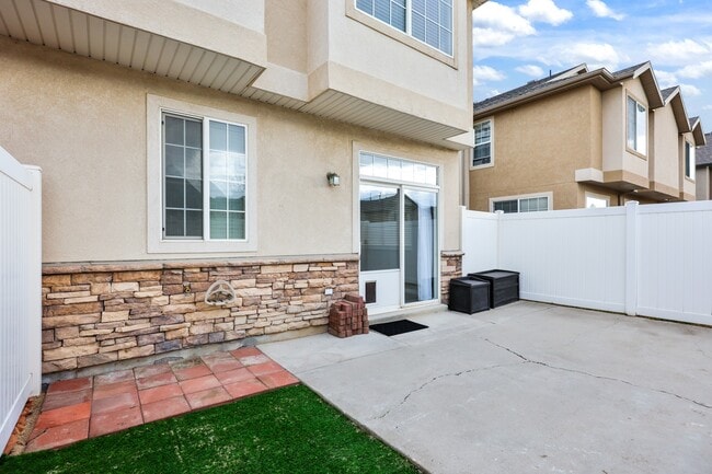 Building Photo - 452 N Kent Ln