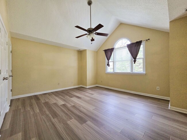 Building Photo - Well maintained 2 story home in Providence Creek Subdivision