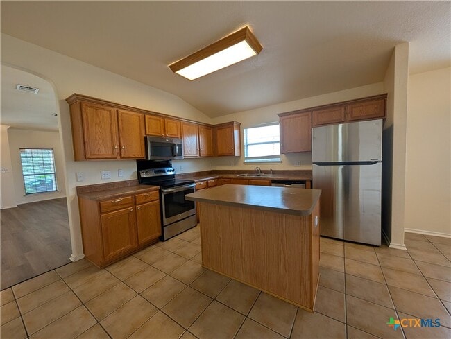 Building Photo - 268 Goliad Dr