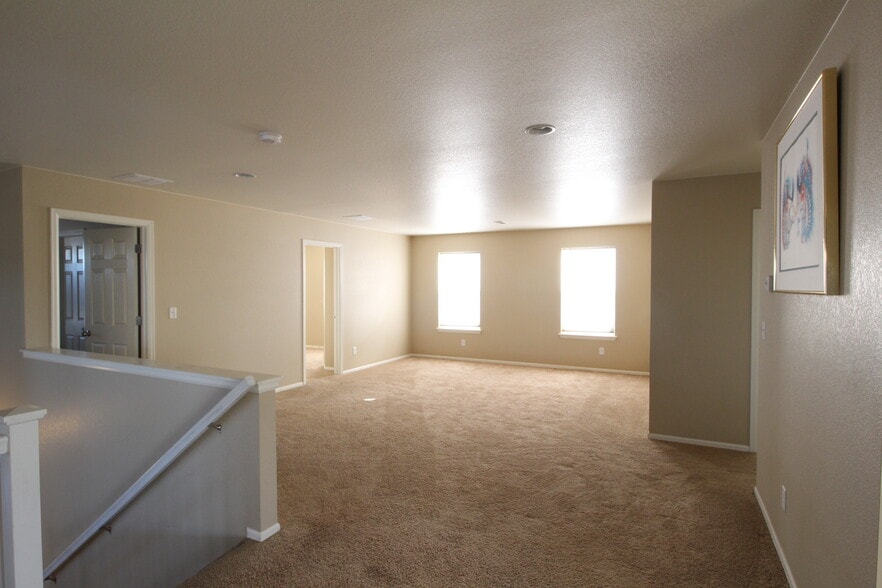 Building Photo - 1000 Stanley Ct