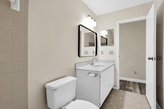 Building Photo - 5541 Mid Day Dr