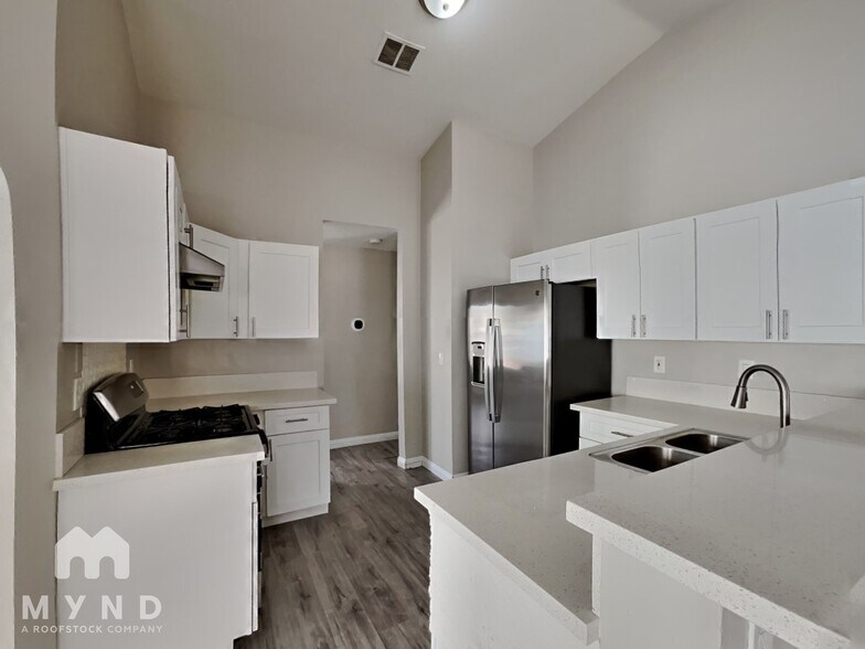 Building Photo - 5681 Odessa Dr