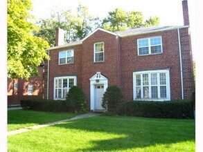 Building Photo - Renovated 1BD/1BA Apartment | Bexley Area | Hardwood Floors | Pets Welcome