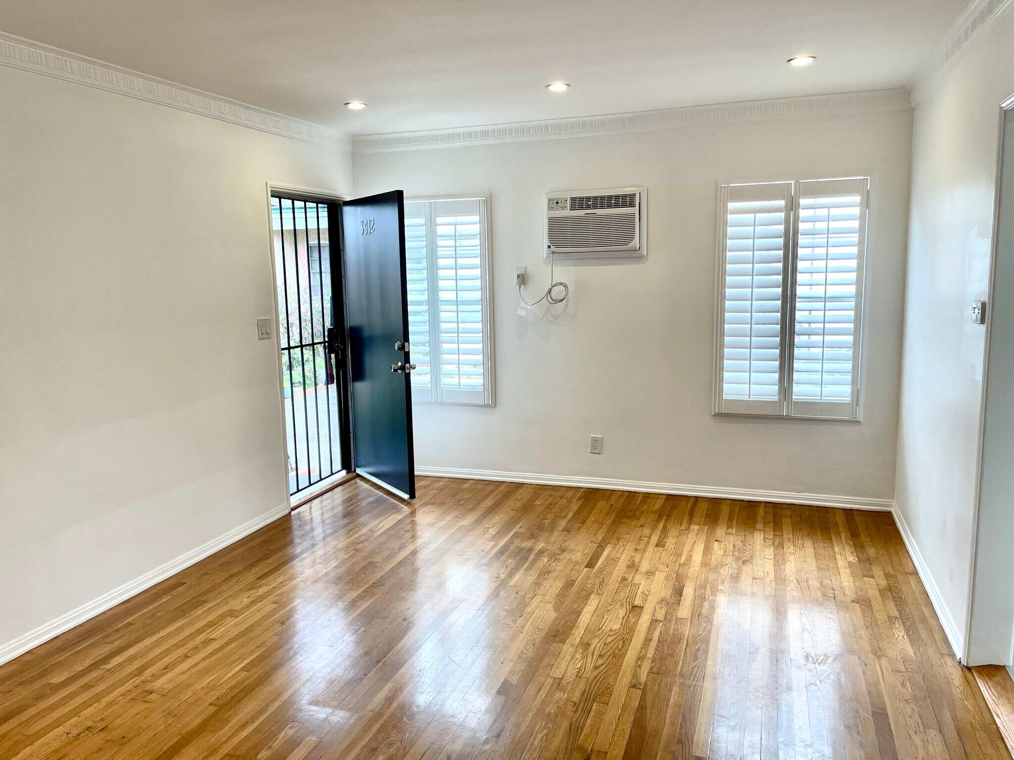 living room - 3412 Pearl St