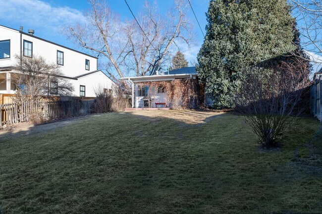 Building Photo - 2BD, 2BA Wellshire Home with Finished Basement and Attached 1-Car Garage