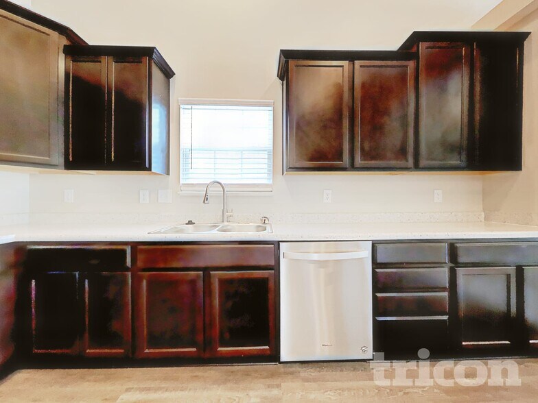 Building Photo - 675 Albermarle Dr