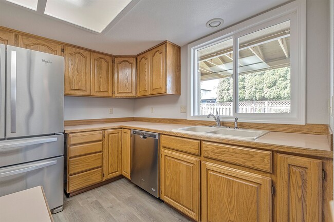 Building Photo - Spacious 5-Bedroom Home with Beautiful Bac...