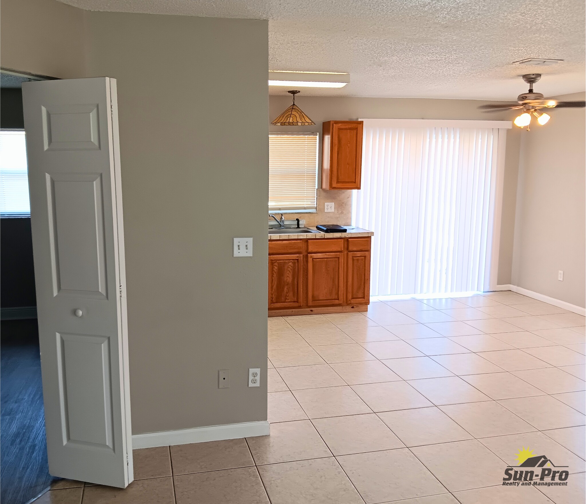 Building Photo - 2735 Fern Palm Dr