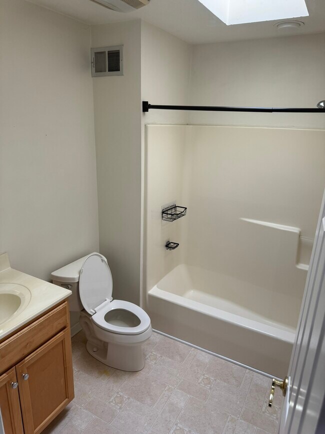 Building Photo - 205 Prairie Ct