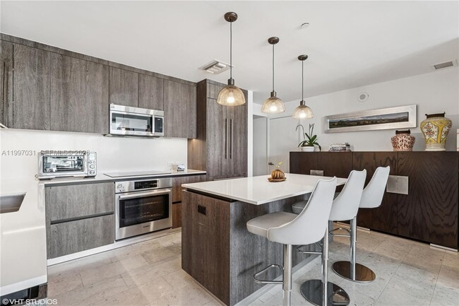 Building Photo - 88 SW 7th St