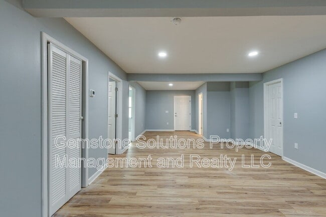 Building Photo - 2930 Primrose Cir
