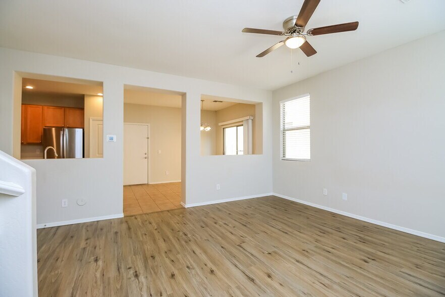 Building Photo - 3884 E Santa Fe Ln