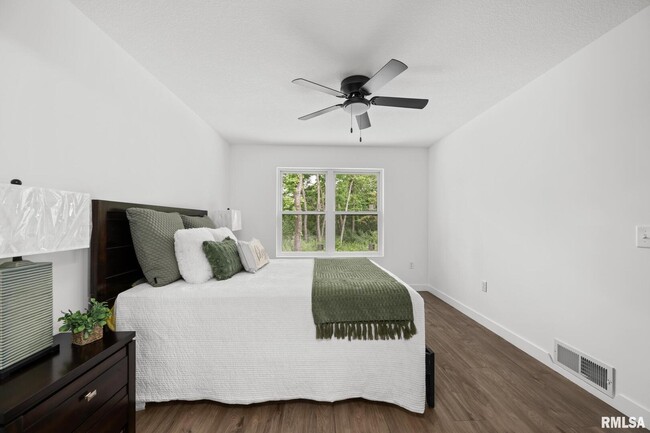 Building Photo - 813 WILLIAMS Way