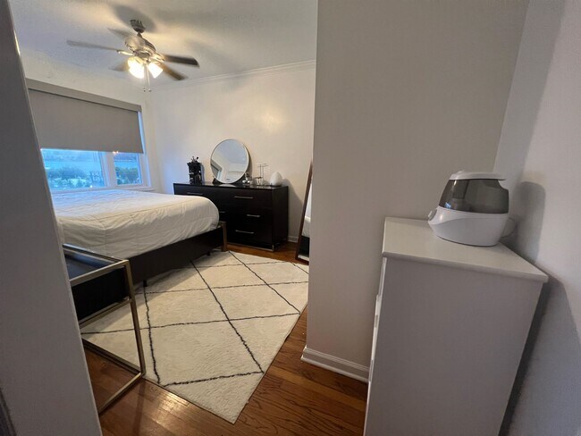 Building Photo - 11 Beverly Pl