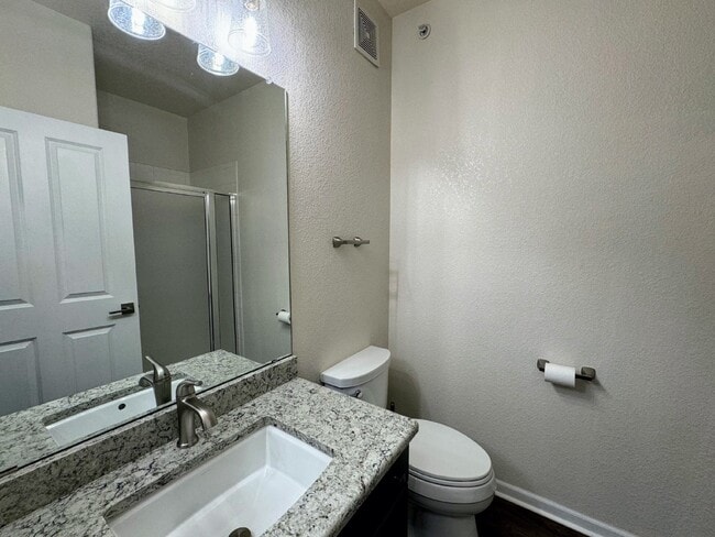 Building Photo - Modern 2 Bed, 2 Bath Condo with Granite Countertops in Littleton, CO!
