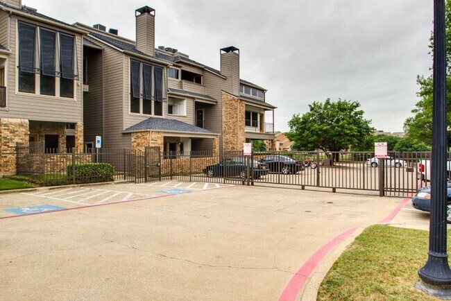 Building Photo - 5201 Thistle Dr