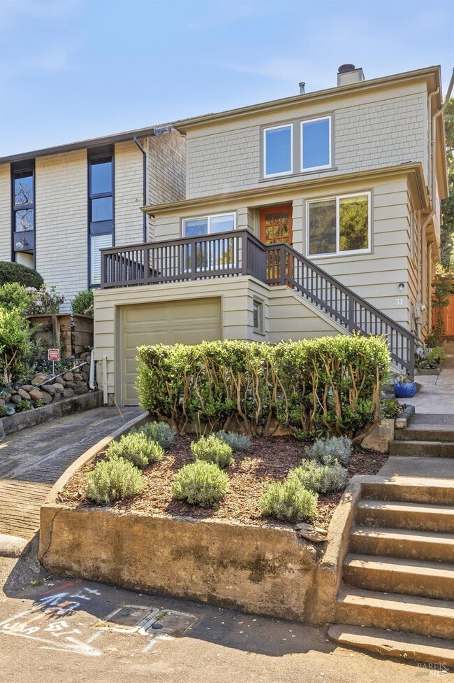 Building Photo - 31 Acacia Ave