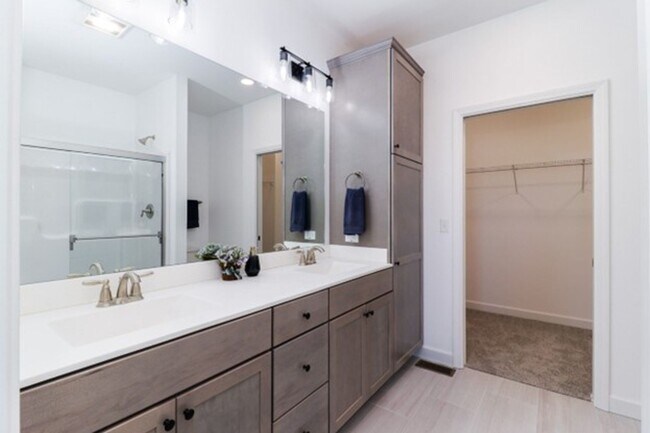 Building Photo - Save $1,000 off your security deposit AND ...
