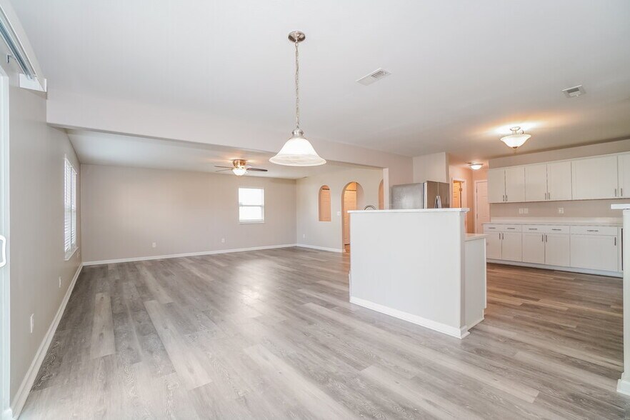 Building Photo - 4877 Grimm Dr