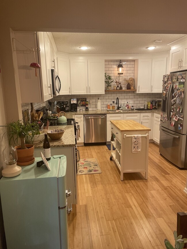 Building Photo - 1543 Hillhaven Dr