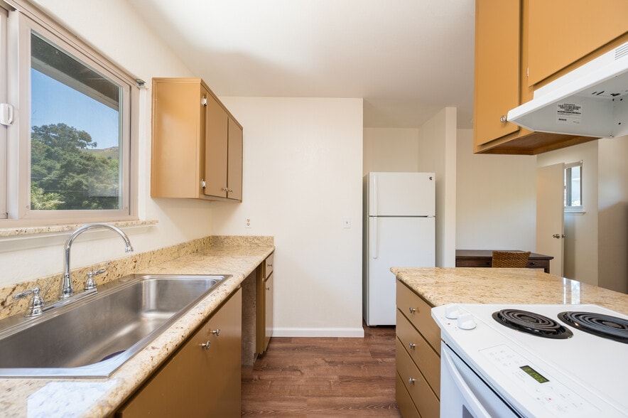 Building Photo - 1416 San Luis Dr