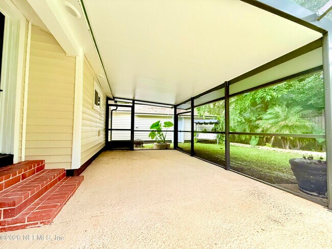 Building Photo - 1319 Azalea Dr