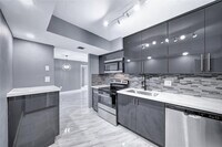 Building Photo - 1100 St Charles Pl