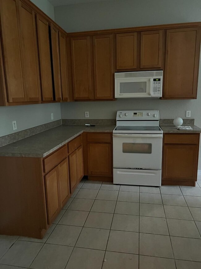 Building Photo - 1646 Yankee Terrace