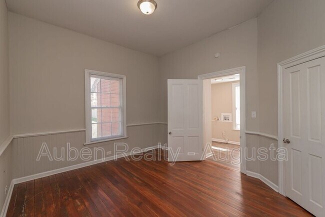 Building Photo - 209 Telfair St