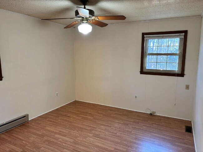 Building Photo - Charming Home for Rent on Quiet Cul-de-Sac!