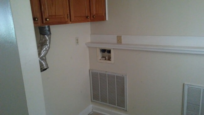 Building Photo - MASON,OHIO - 3 BED, 1  BATH, FAMILY ROOM  $1600  1st month rent free